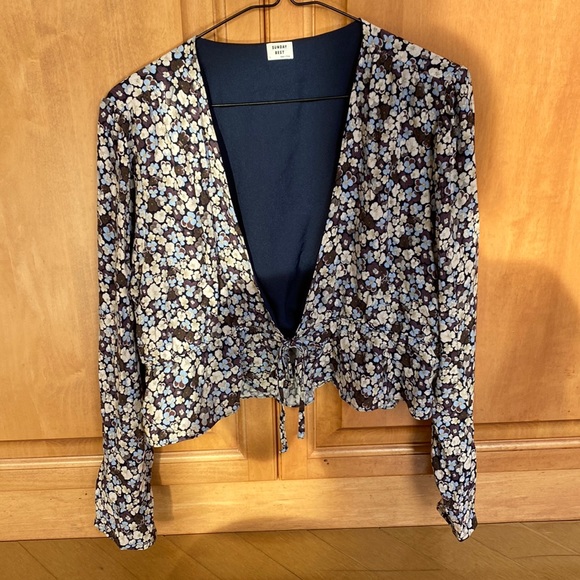 Top - Picture 2 of 8